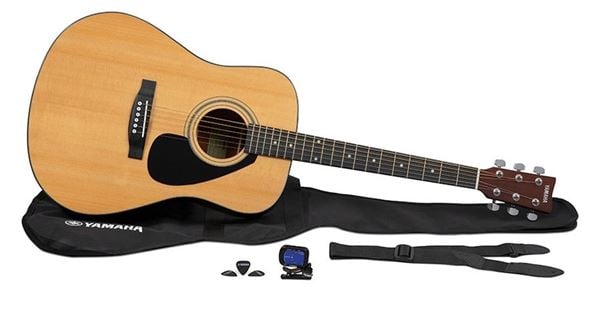 Yamaha Gigmaker Deluxe Acoustic Guitar Package Body Angled View