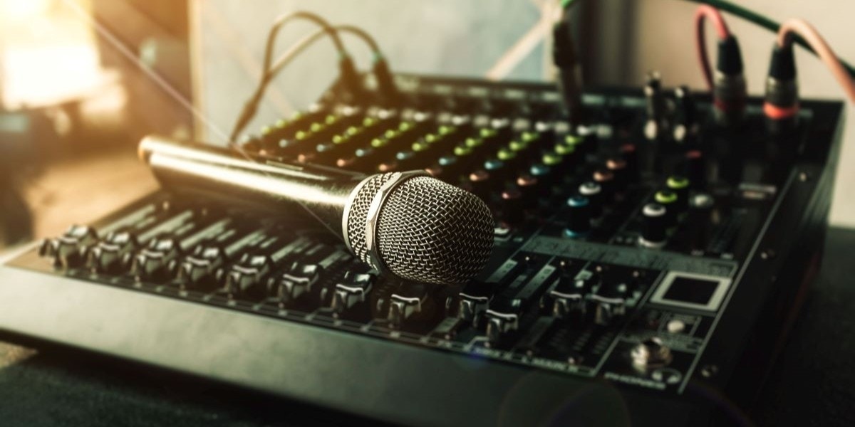The Best Dynamic Microphones Under $250