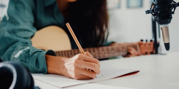 Best Gifts for Singer Songwriters [2026]