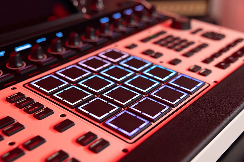 Akai MPC XL Express Yourself with Tactile Control