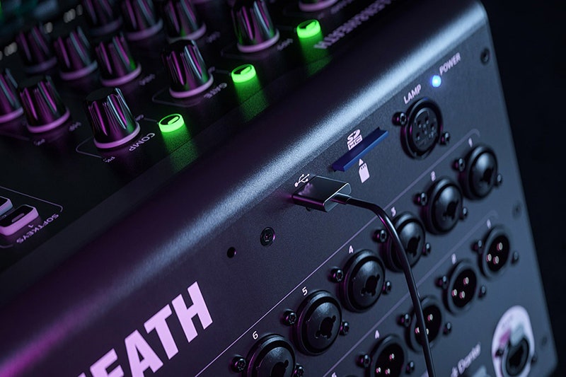 Allen & Heath Qu-5 Hands-On Control Built for Speed
