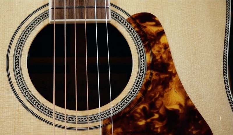 Alvarez MD70 Masterworks Herringbone Dreadnought Dressed to Impress the Purists