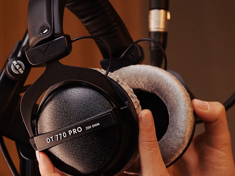 Beyerdynamic DT 770 PRO Hear the Sound of Success