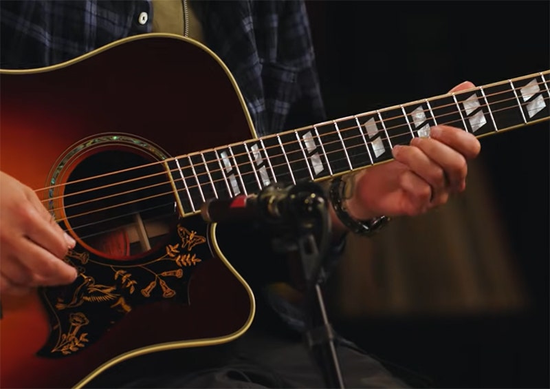 Epiphone Inspired by Gibson Custom Hummingbird Deluxe Acoustic