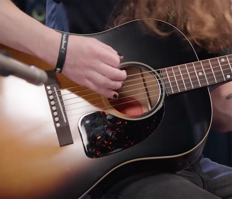 Epiphone 1942 Banner J-45 Vintage Looks with Modern Muscle