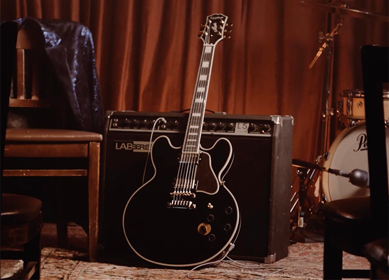 Epiphone B.B. King Lucille セミアコ ハードケース付き s-l1200.jpg