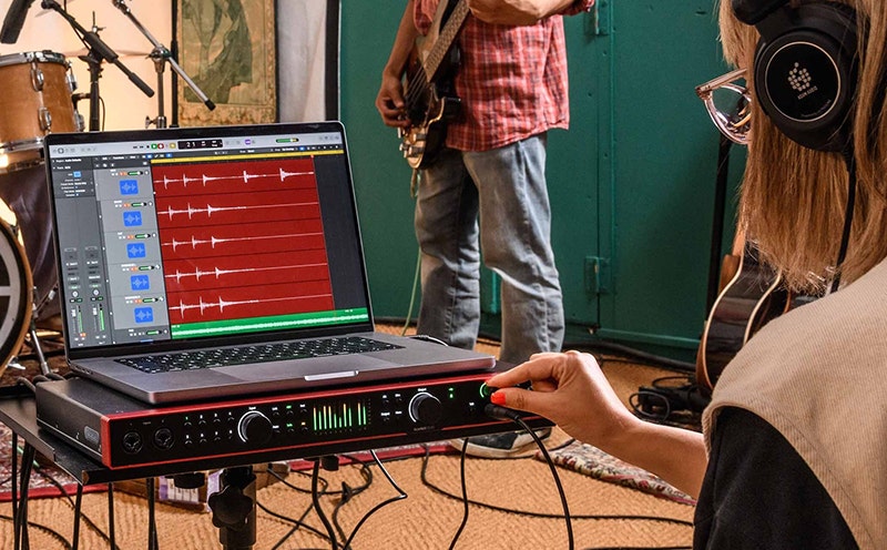 Focusrite Scarlett 4i4 Gen 4 Professional Grade