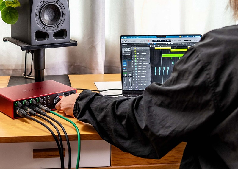Focusrite Scarlett 4i4 Gen 4 Smart Recording