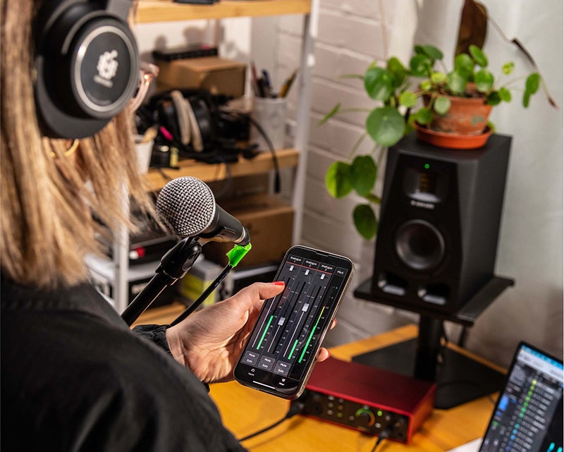 Focusrite Scarlett 4i4 Gen 4 Your Complete Recording Studio