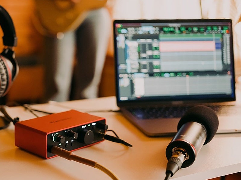 Focusrite Scarlett Solo Gen 4 The Perfect Session Co-Pilot