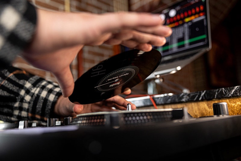 Hercules DJ Control Inpulse T7 Smart Features that Elevate your Performance