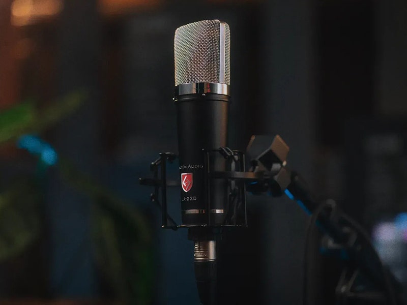 Lauten Audio LA-220 V2 Two Distinct Tones, One Mic