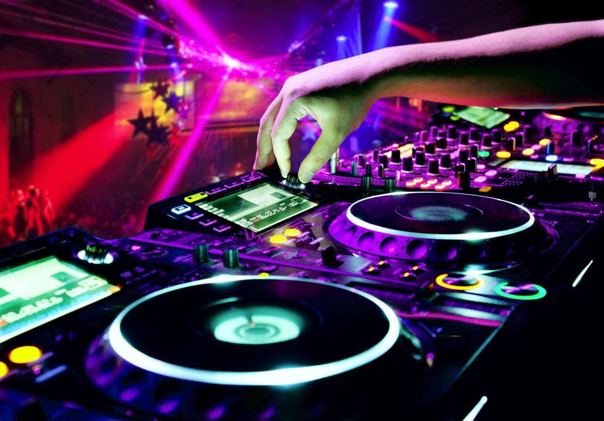 How to use media players to DJ - American Musical Supply