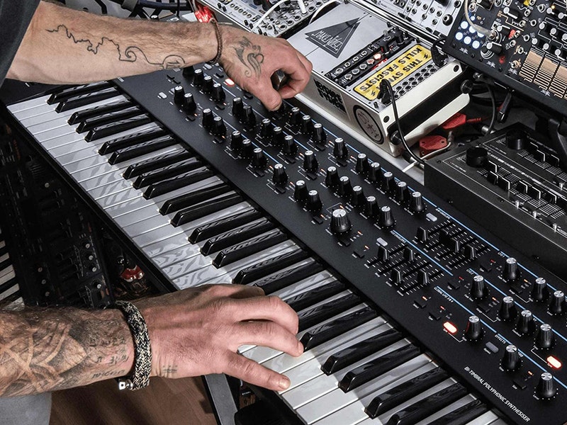 Novation Summit Synthesizer A Hybrid Engine That Refuses to Pick a Side