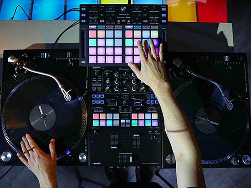 Pioneer DJ DDJ-XP2 Transport, Transform, Trigger