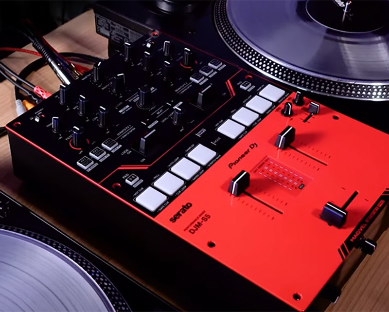 Pioneer DJ DJM-S5 Your new Scratch Companion