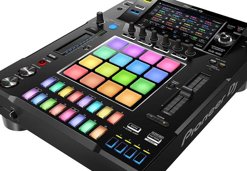 Pioneer DJ DJS-1000 Live Remixing on the Fly