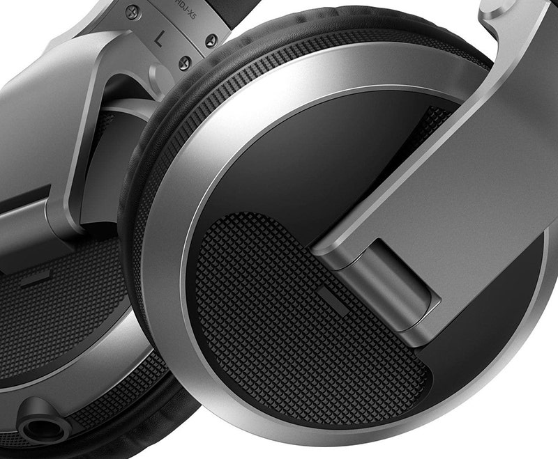 Pioneer DJ HDJ-X5 Ready for the Road