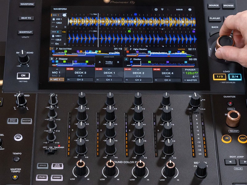 Pioneer DJ OPUS-QUAD Master Your Mix with Intuitive Controls