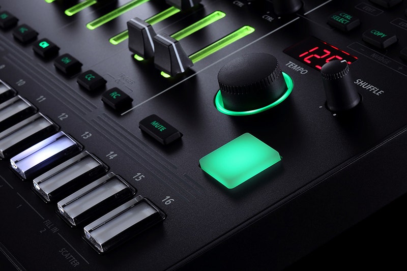 Roland TR8S Fast, Fluid Beat Building