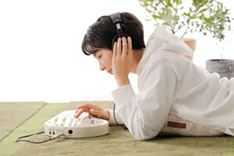 Suzuki Omnichord OM-108 The Ultimate Musical Sketchpad