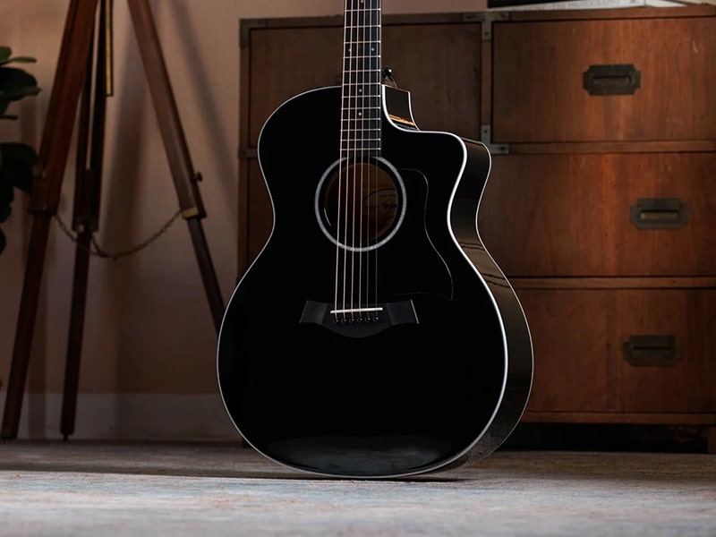 Taylor 214ce BLK Plus Sound That Takes Center Stage