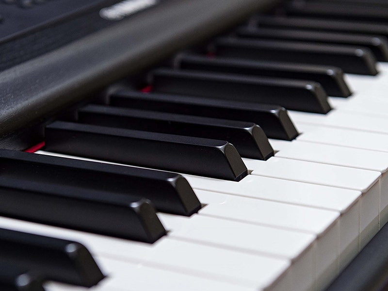 Yamaha DGX670B Weighted Keys