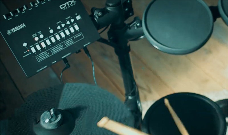 Yamaha DTX402K Compact, Quiet and Road-Ready Design