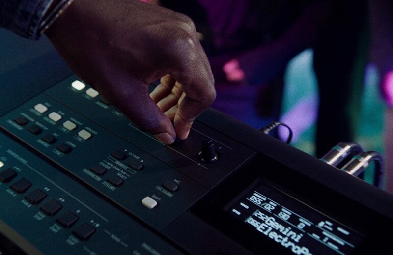 Yamaha PSR-E483 Your Personal Backing Band