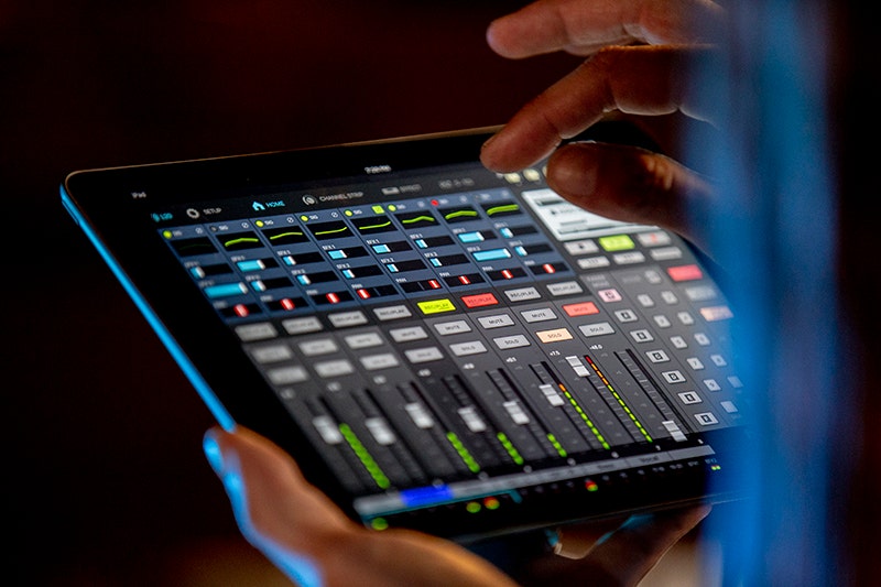 Zoom LiveTrak L-20 Built for the Real World