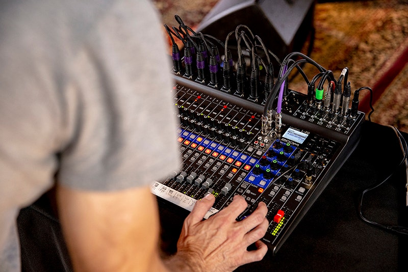 Zoom LiveTrak L-20 What Makes the L-20 Unique