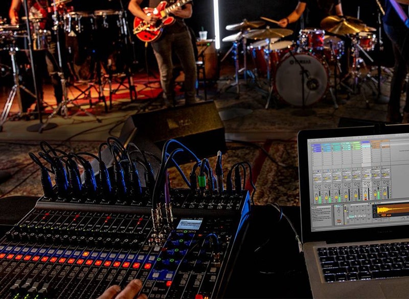 Zoom LiveTrak L-20 Your Studio