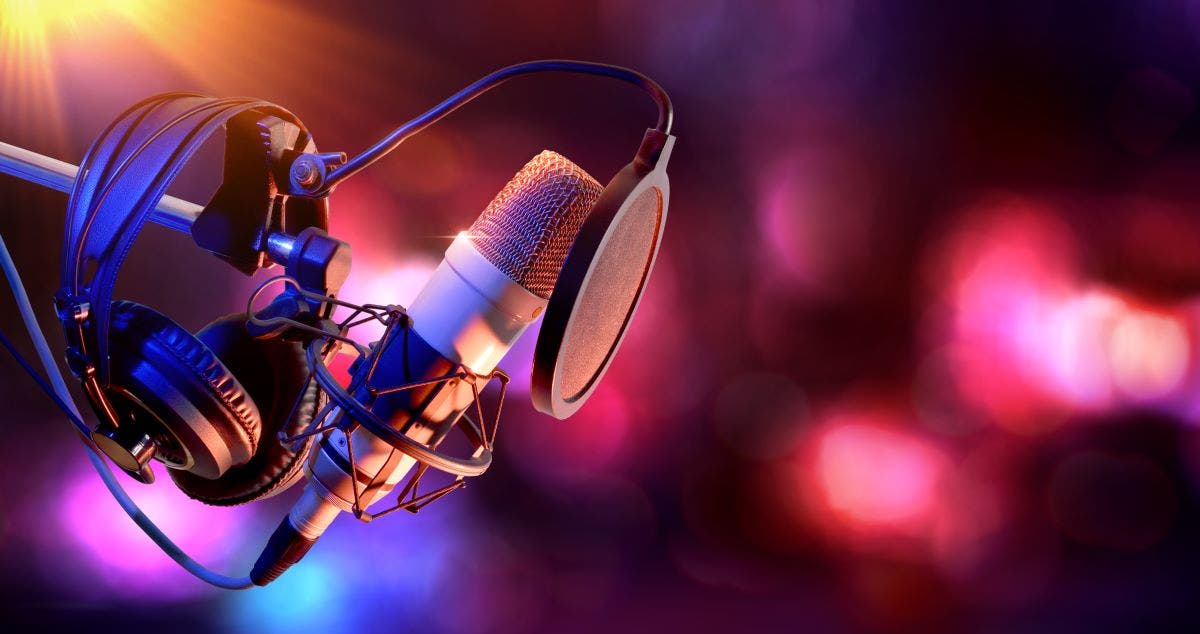 Open back vs. close back headphones in the studio