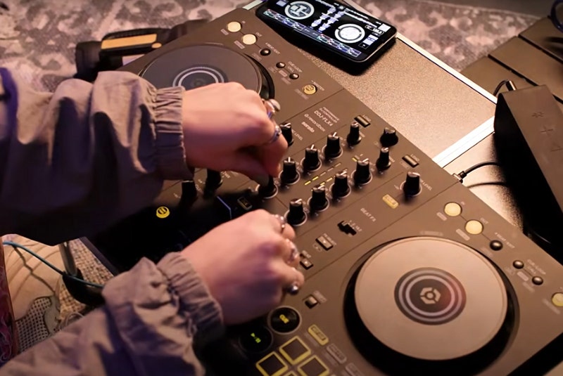 Pioneer DJ DDJFLX4 Flexible Connectivity