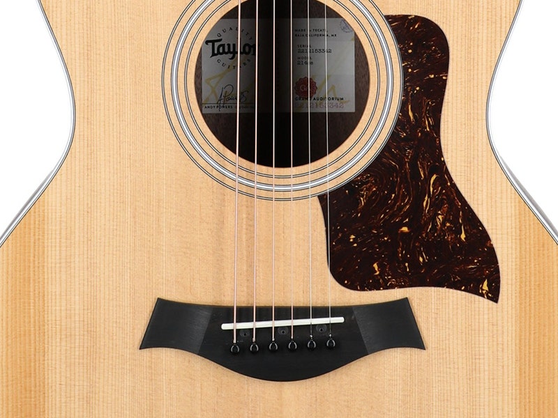 Taylor 214ce Amplified
