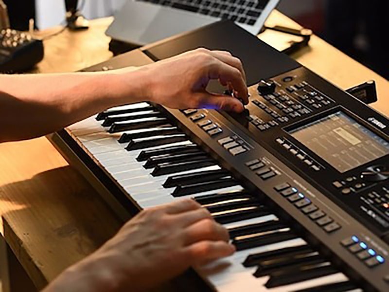 Yamaha PSRSX920 Arranger Workstation